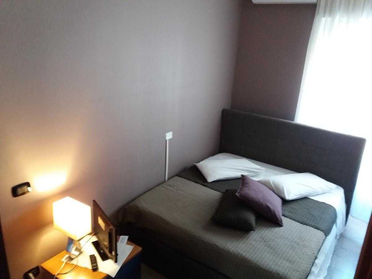 B&B Italia Napoli Bagian luar foto