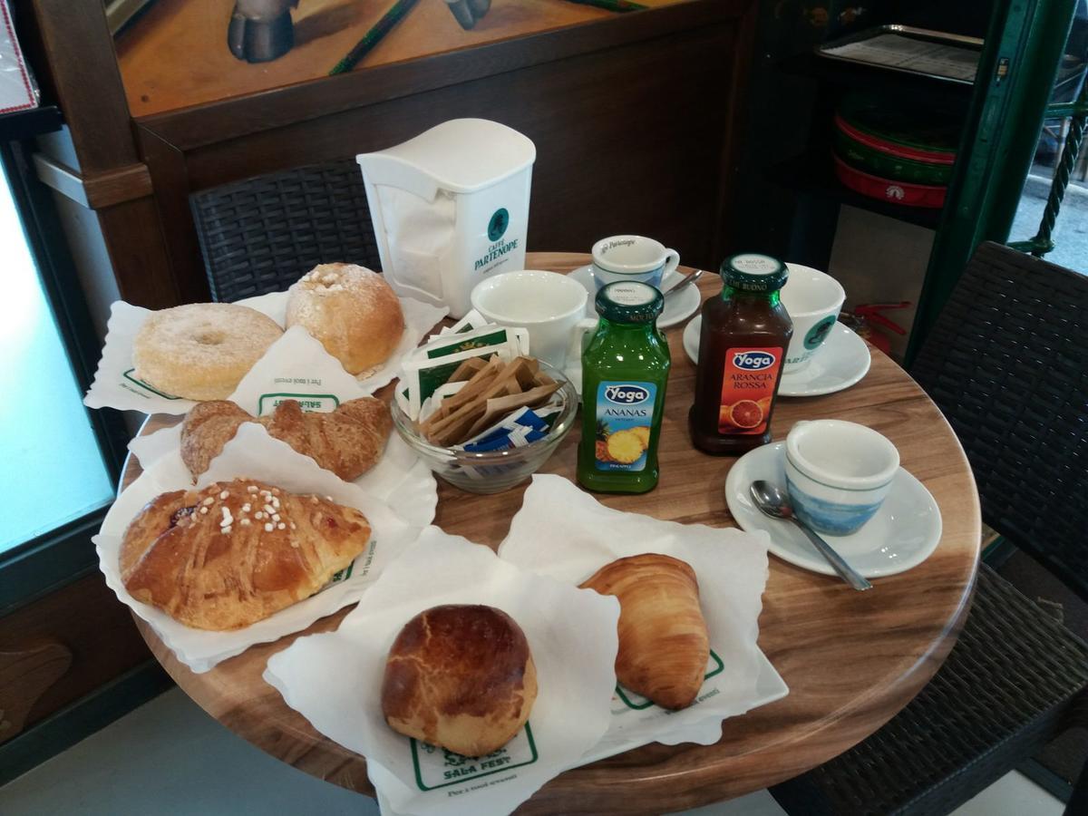 B&B Italia Napoli Bagian luar foto