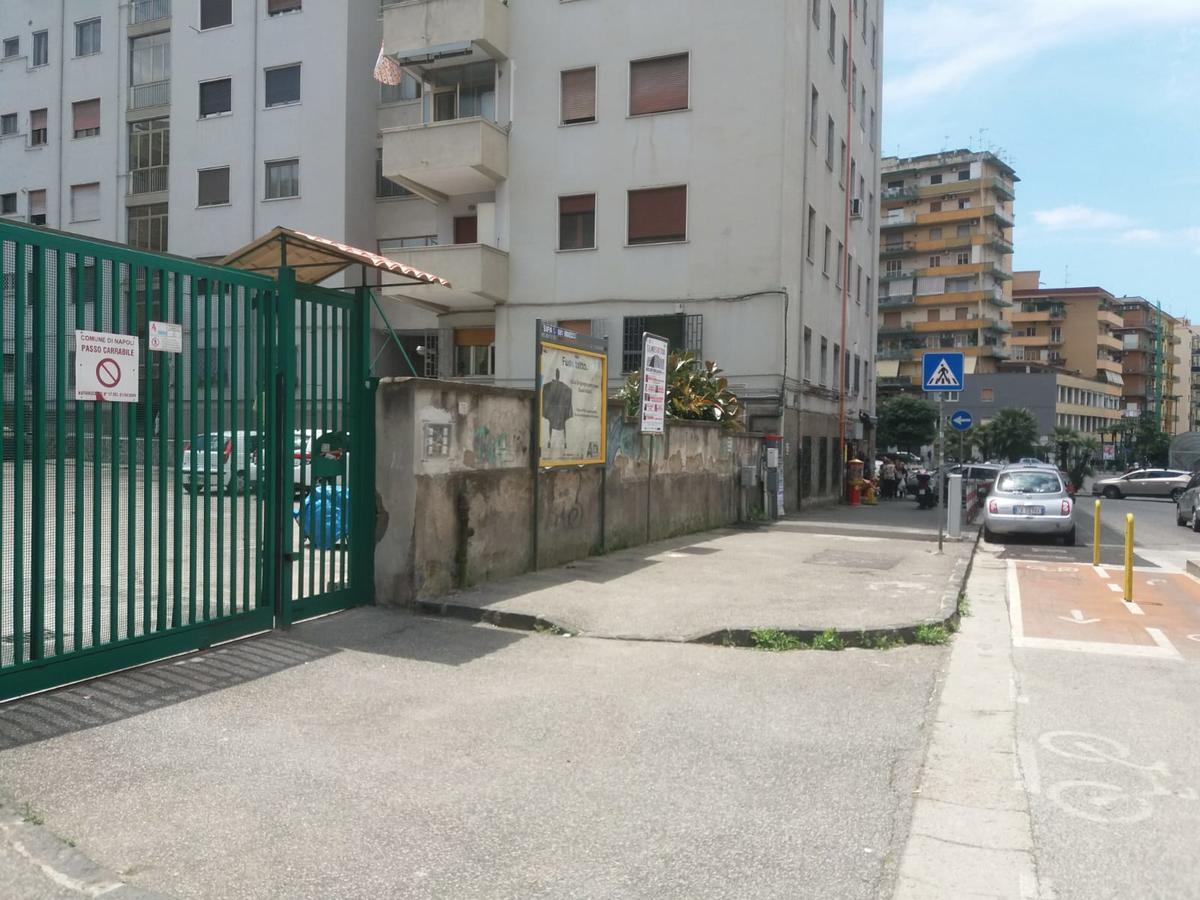 B&B Italia Napoli Bagian luar foto